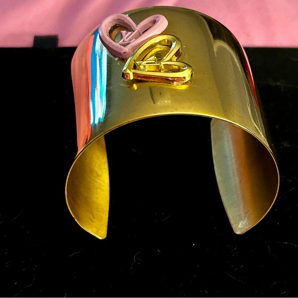 🦸♀️Super Woman like, Gold tone cuff with Louis Vuitton bringing the LV POWER! - Picture 10 of 10